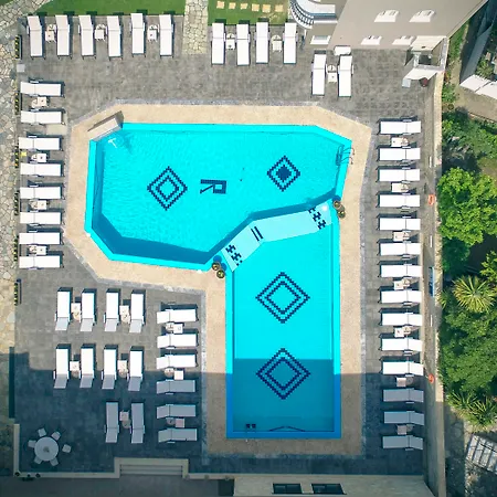Aparthotel Royal And