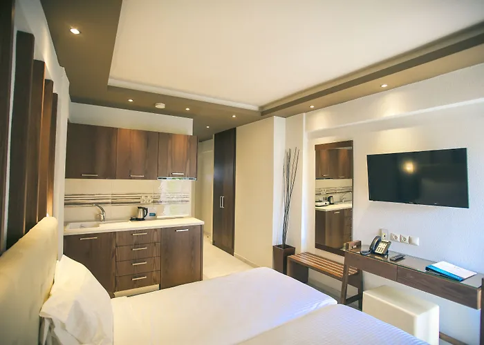 Royal And Aparthotel